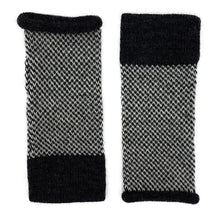 Load image into Gallery viewer, Midnight Interwoven Alpaca Gloves