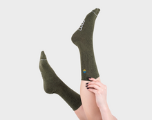 Load image into Gallery viewer, Forest Green Hemp &amp; Cotton Blend Crew Socks

